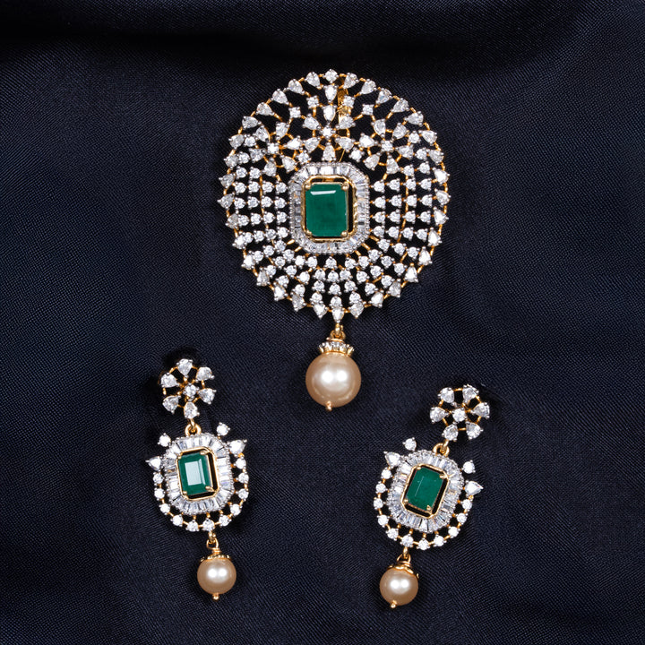 Emerelle Gleam  Pendant Set