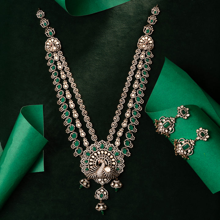 Ziravira Necklace Set
