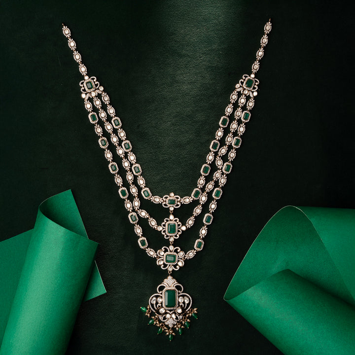 Queen’s Verdure Long Necklace.