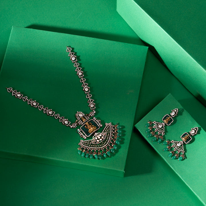 Padma Smaragda Necklace Set