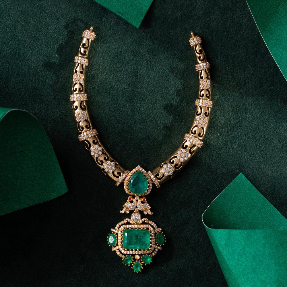 Queen's Envy Necklace Set