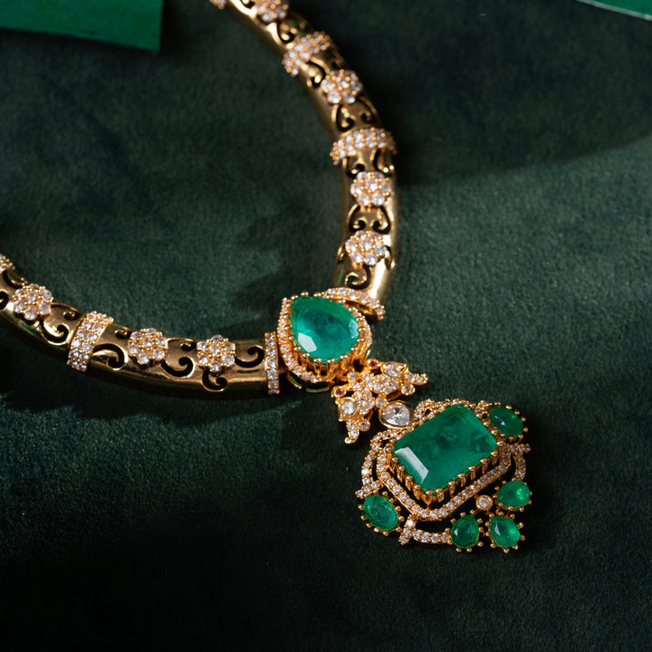 Queen's Envy Necklace Set