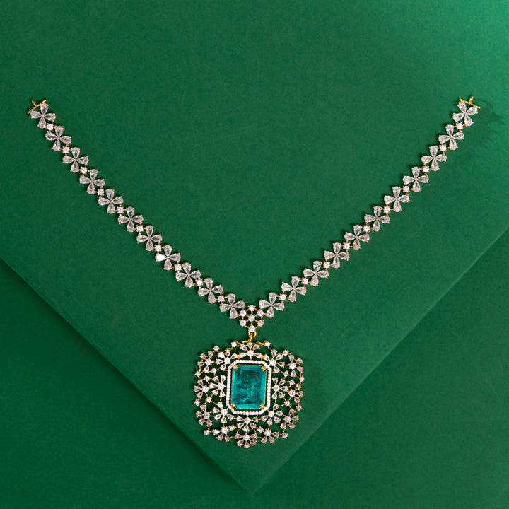 Château Glow Necklace