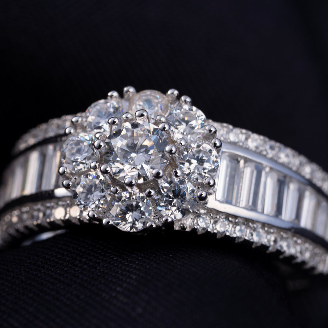 Diamondra Ring
