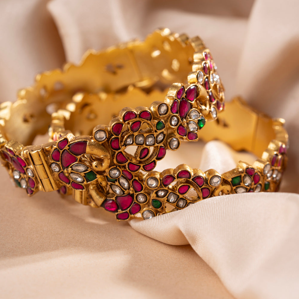 Suvarna Kundan Bangles