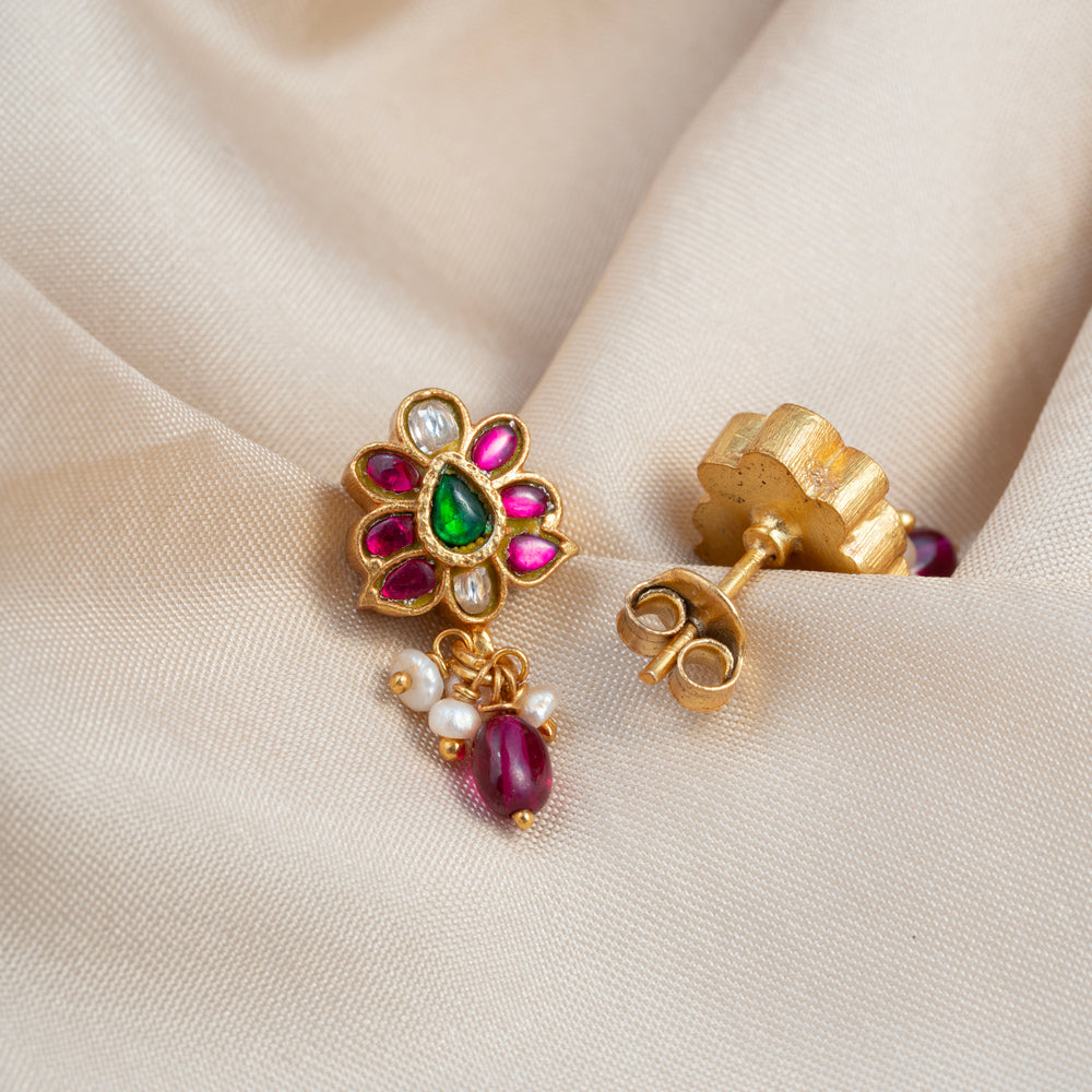 Lotus Leher Studs