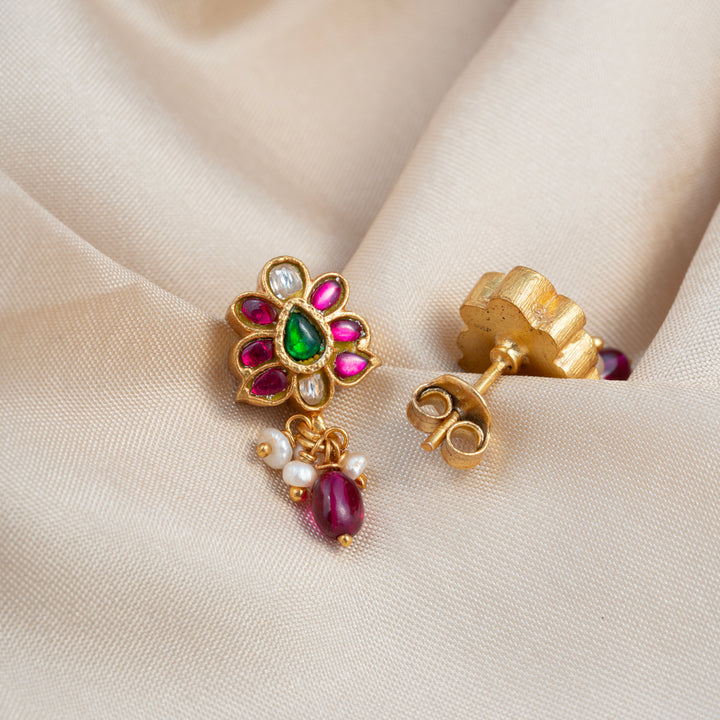 Lotus Leher Studs