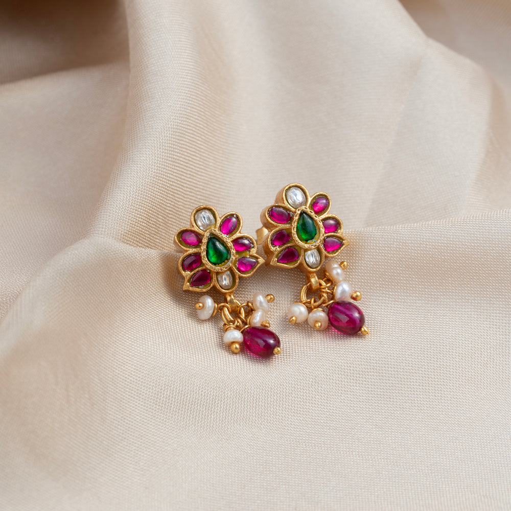 Lotus Leher Studs