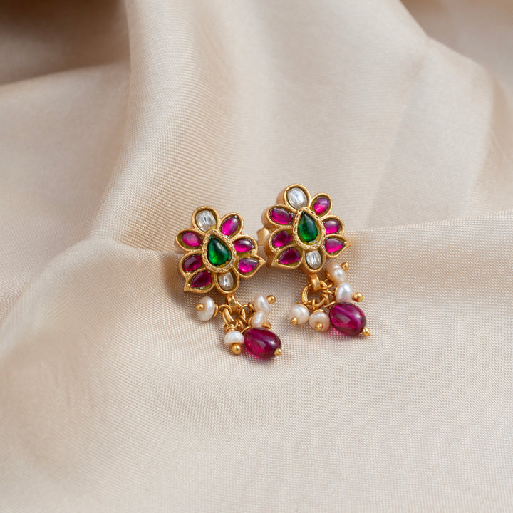 Lotus Leher Studs