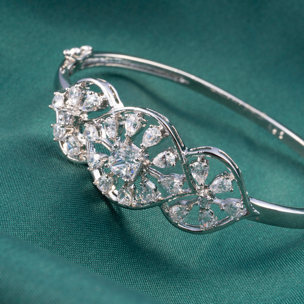 Pearleaf Glow Bracelet