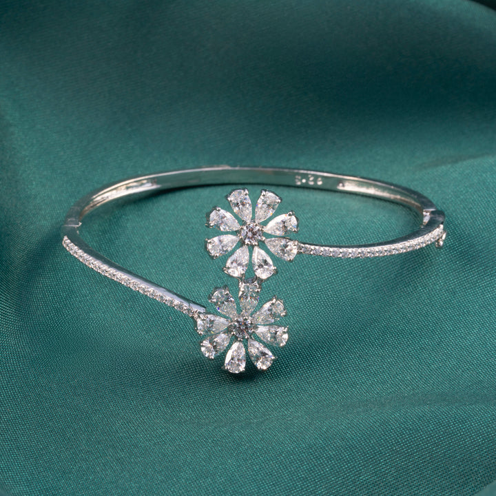 Dewkiss Pear Bracelet