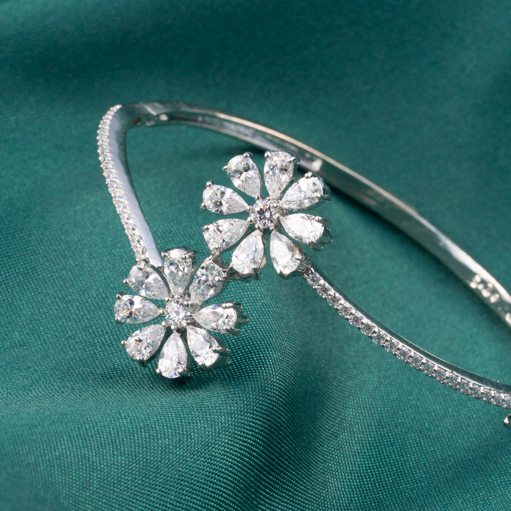 Dewkiss Pear Bracelet