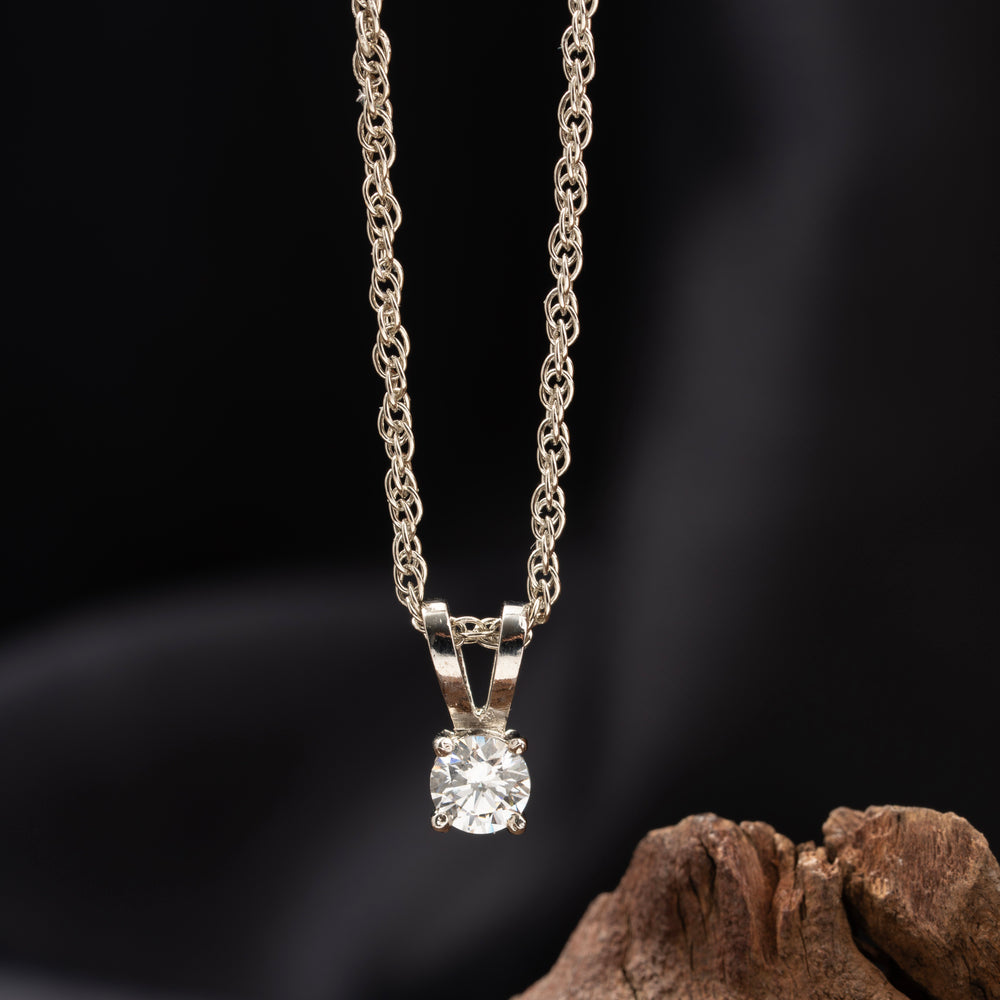 Velisia Pendant Set