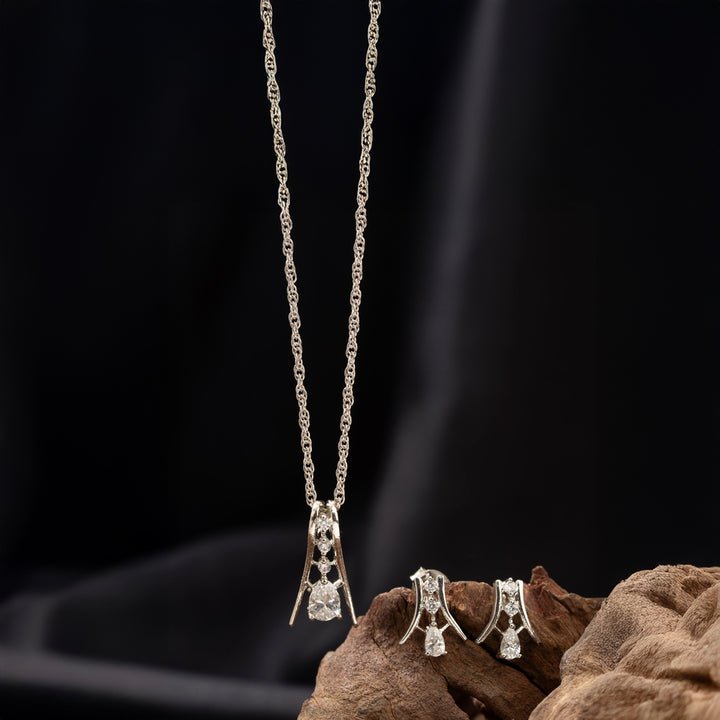 Pearla Trine Pendant Set