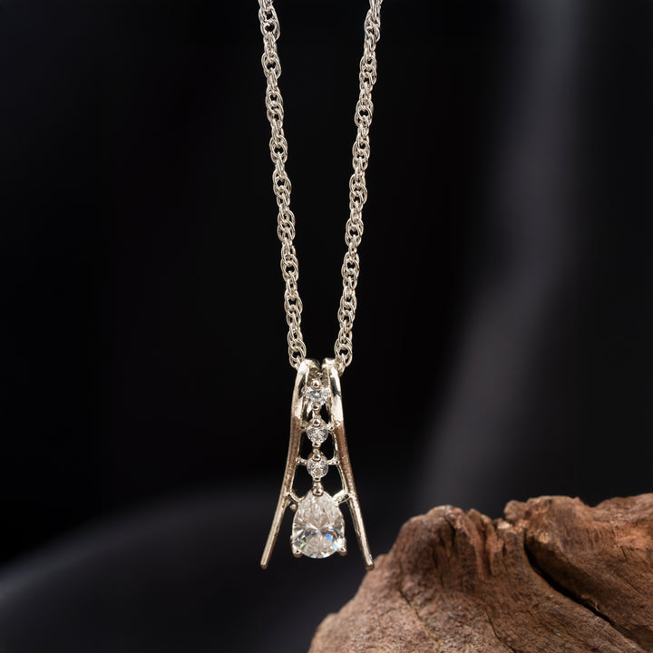 Pearla Trine Pendant Set