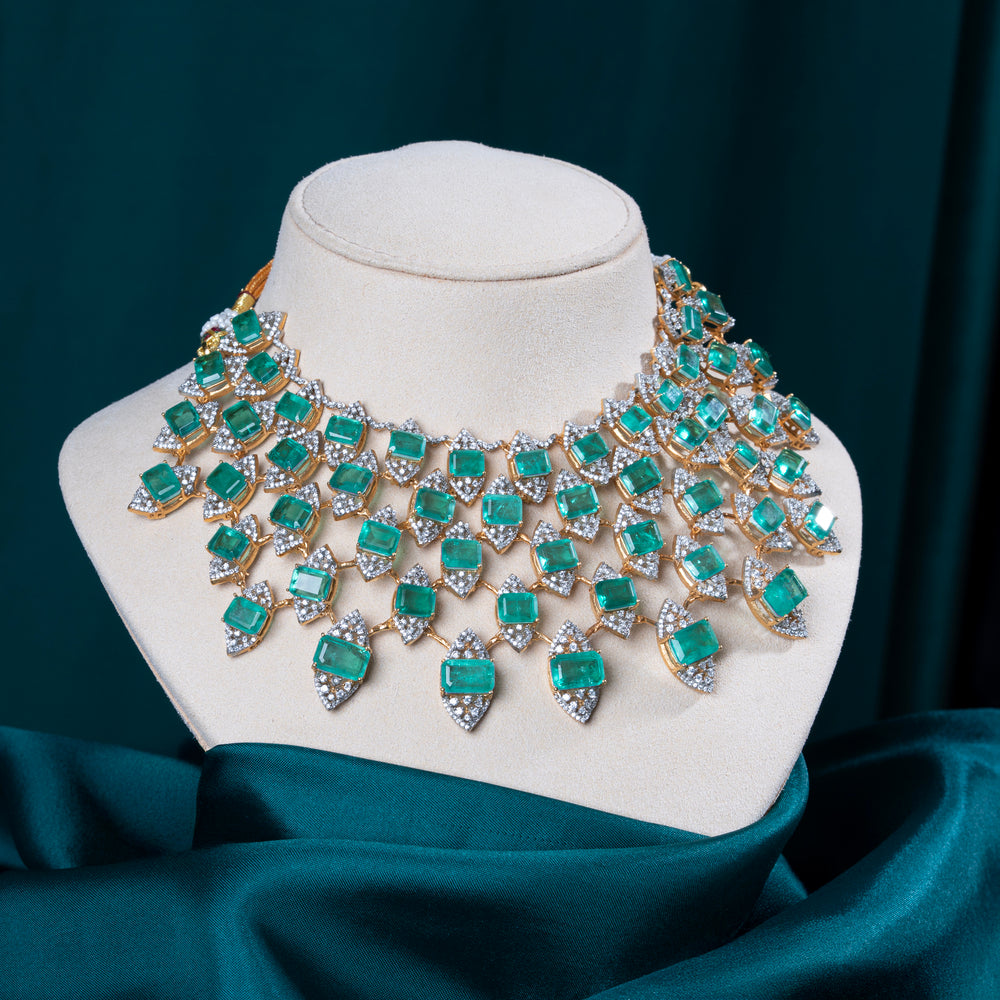 Queen’s Laurel Short Necklace