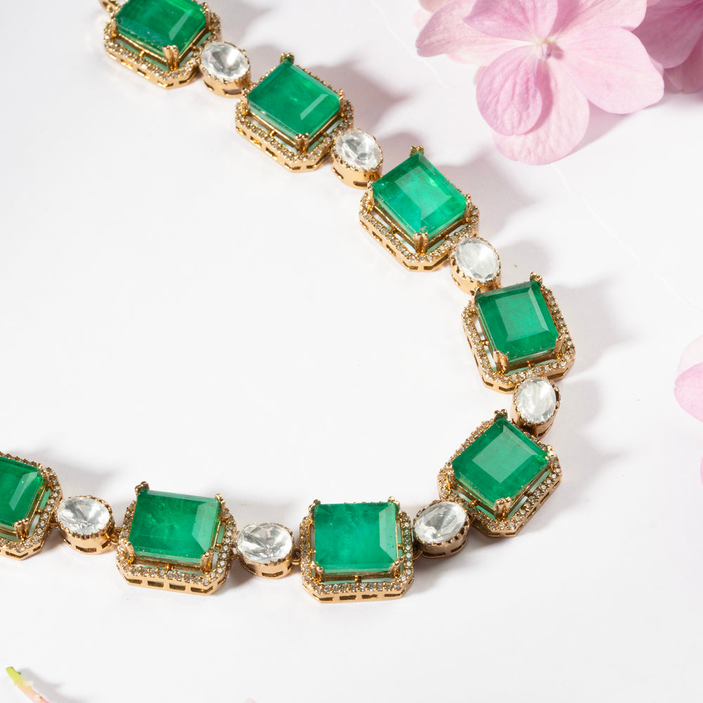 Emera-Tryst Necklace Set