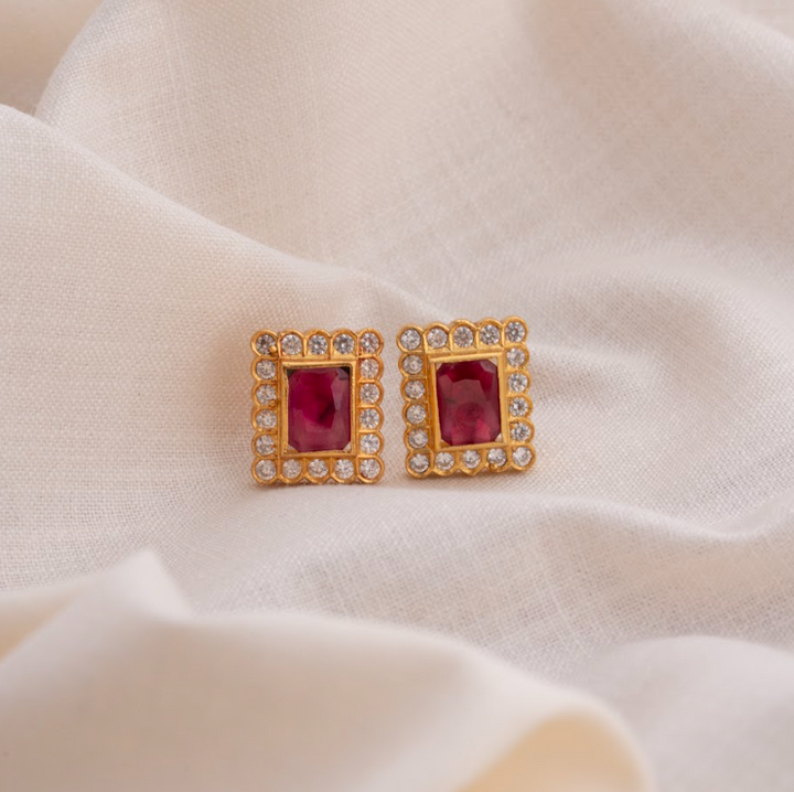 Laal Noor Studs