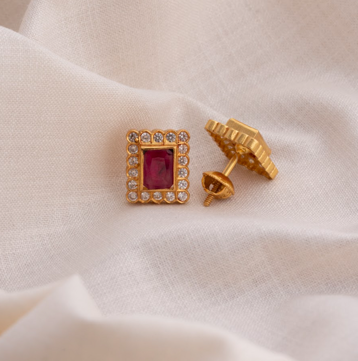 Laal Noor Studs