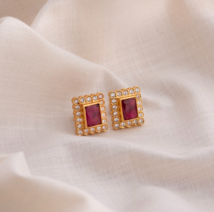Laal Noor Studs