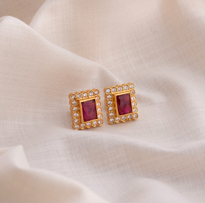 Laal Noor Studs