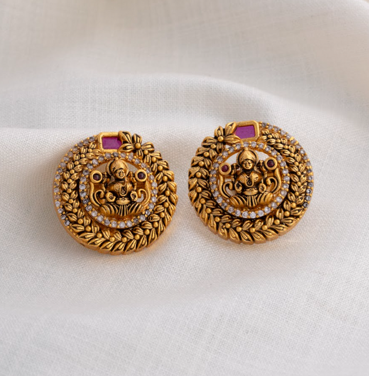 Diyvadrishti Studs