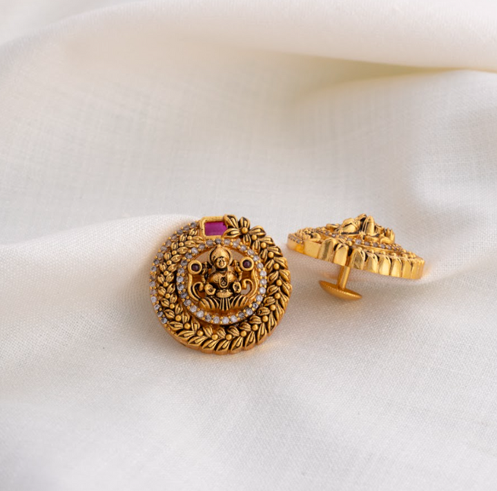 Diyvadrishti Studs