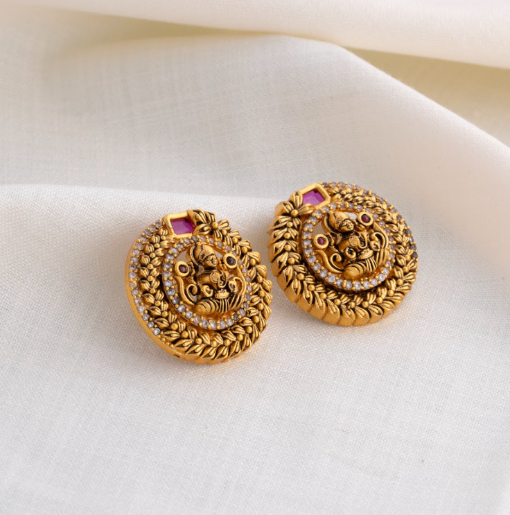Diyvadrishti Studs
