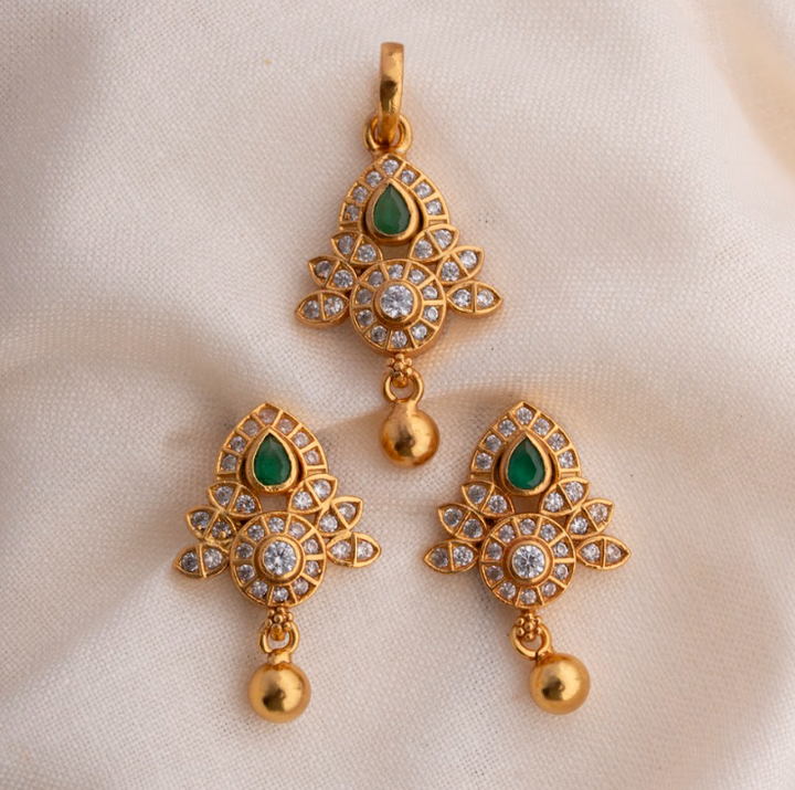Leherika Pendant Set