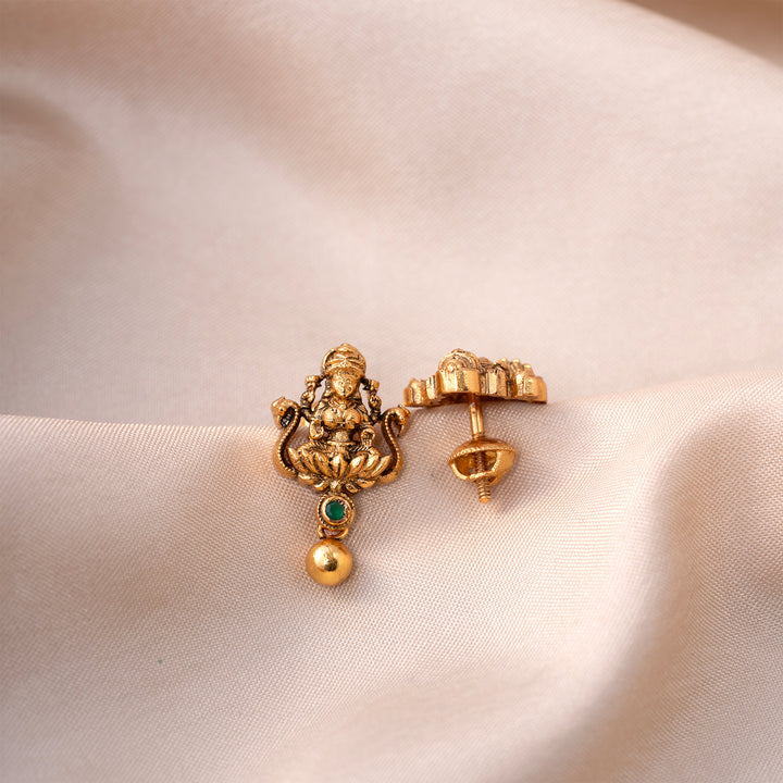 Vaidoorya Studs