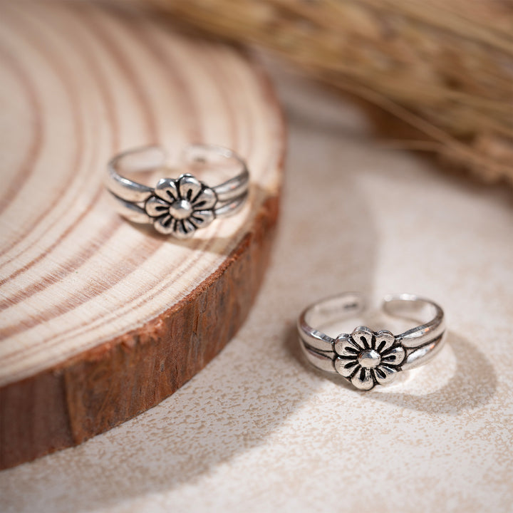 Phoolon Ki Chhal Toe Ring