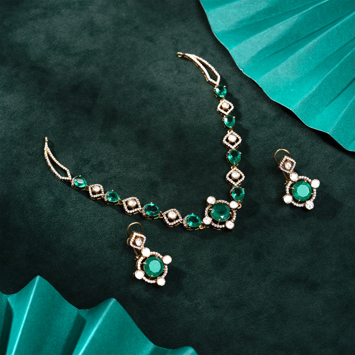Pearora Necklace Set
