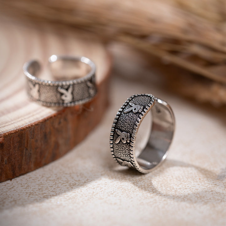Sly Curve Toe Ring