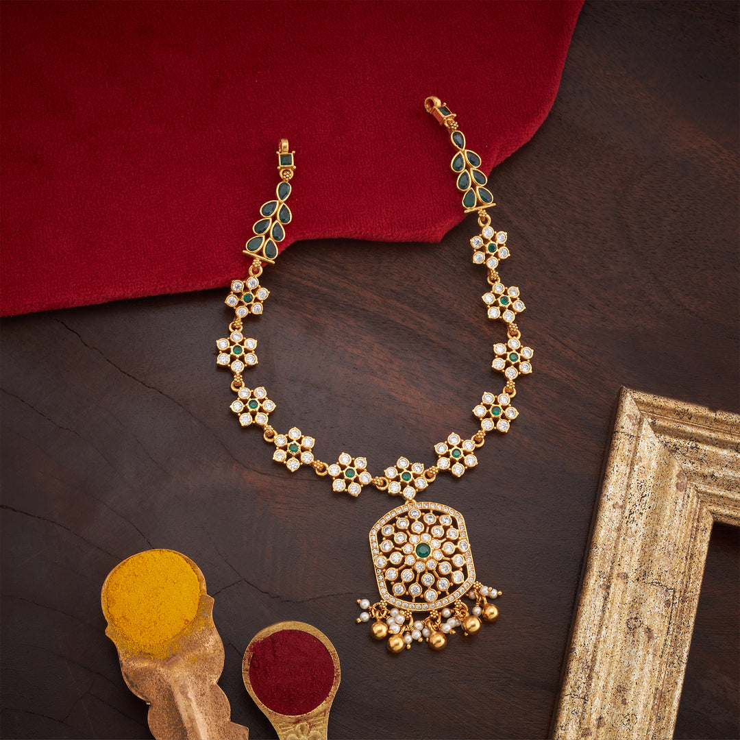 NavPushpa Vilas Short Necklace