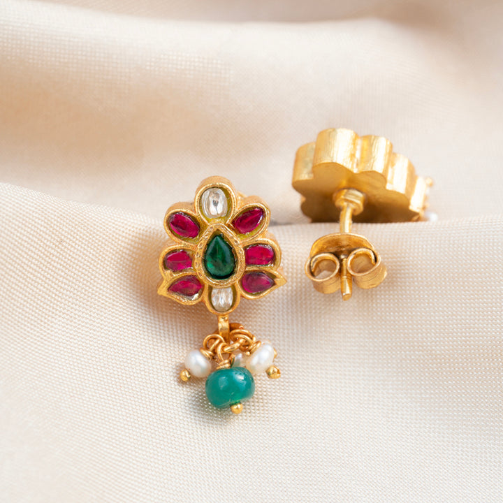 Lotus Leher Studs