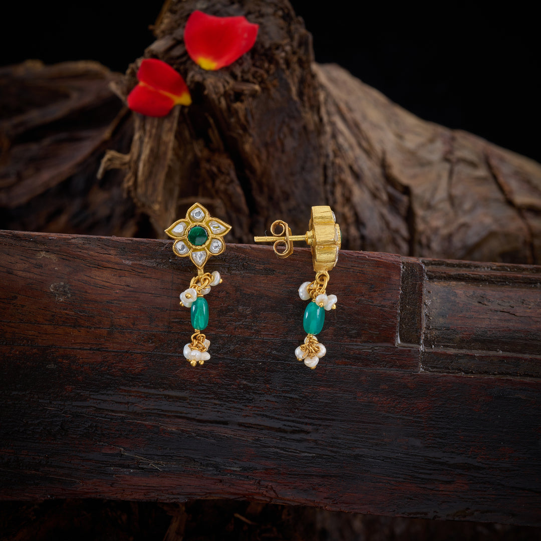 Swarnima Kundan Studs
