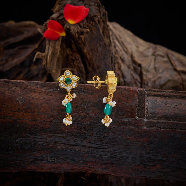 Swarnima Kundan Studs