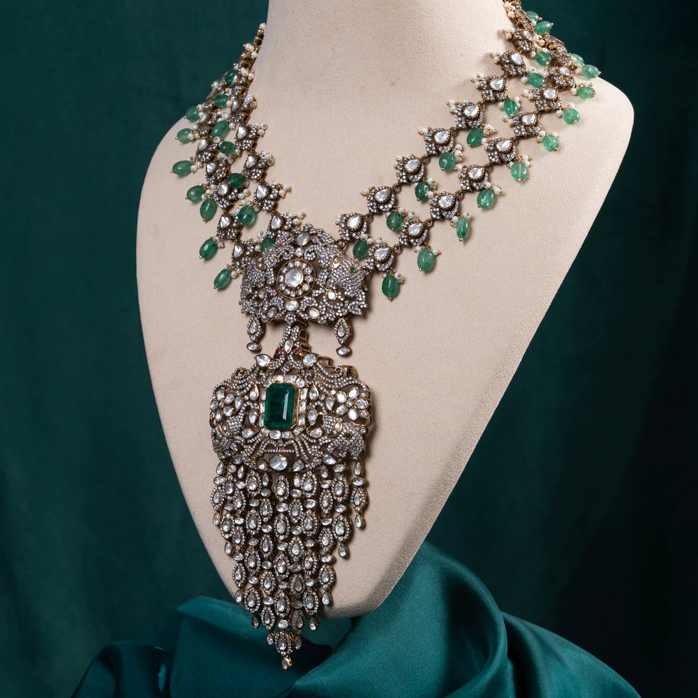 The Queen’s Garden Line Long Necklace