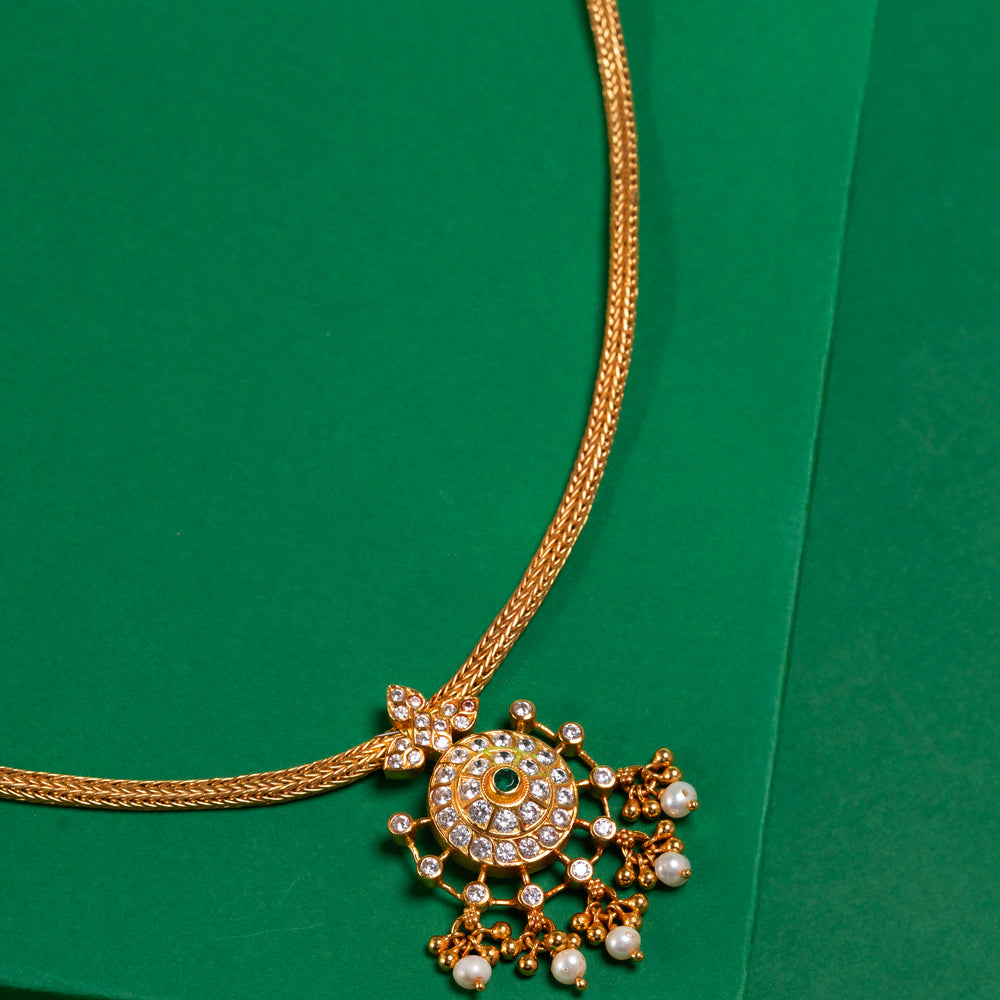 Arc Emerald Short Necklace