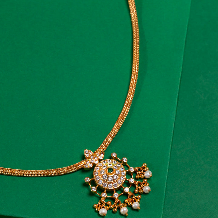 Arc Emerald Short Necklace