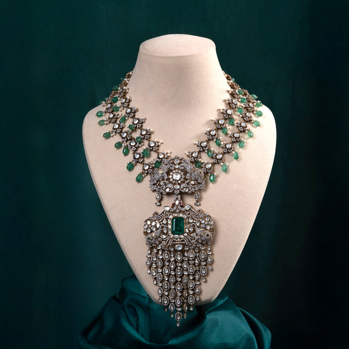 The Queen’s Garden Line Long Necklace